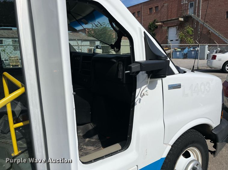 image for item LE9542 2014 Chevrolet Express  shuttle bus