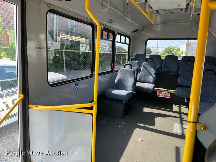 image for item LE9542 2014 Chevrolet Express  shuttle bus