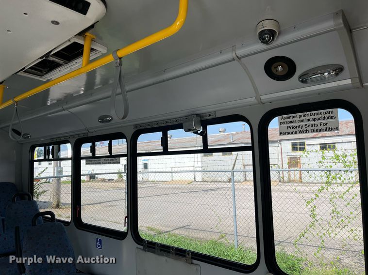 image for item LE9542 2014 Chevrolet Express  shuttle bus