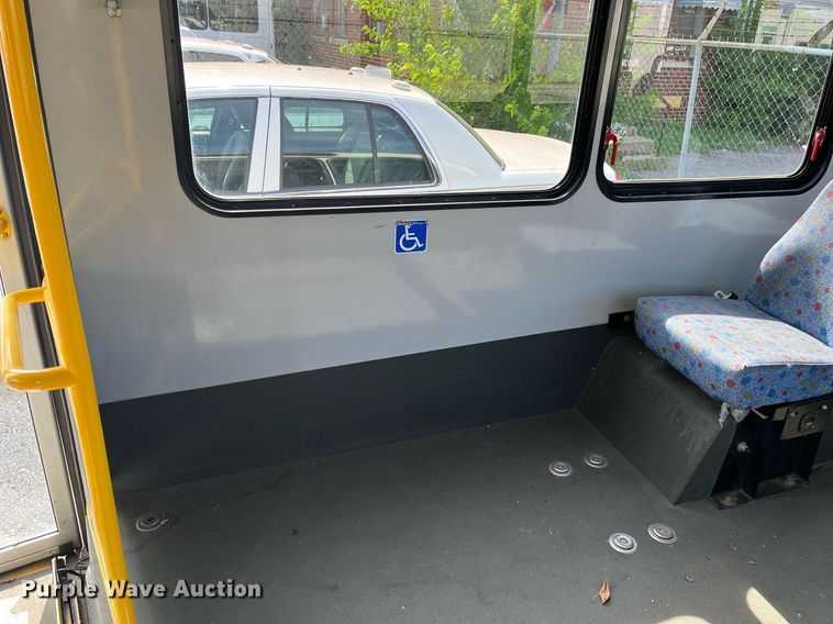 image for item LE9542 2014 Chevrolet Express  shuttle bus