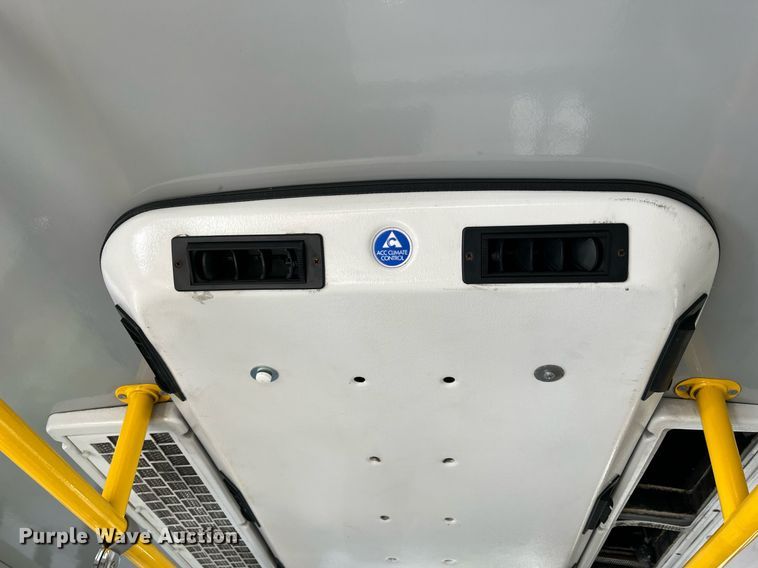 image for item LE9542 2014 Chevrolet Express  shuttle bus