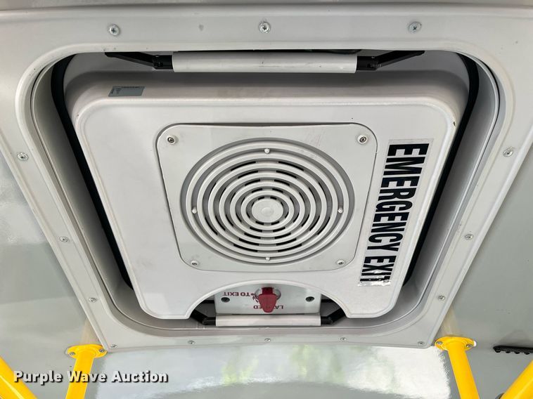 image for item LE9542 2014 Chevrolet Express  shuttle bus