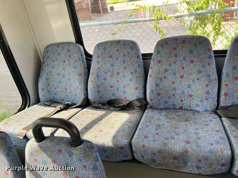 image for item LE9542 2014 Chevrolet Express  shuttle bus