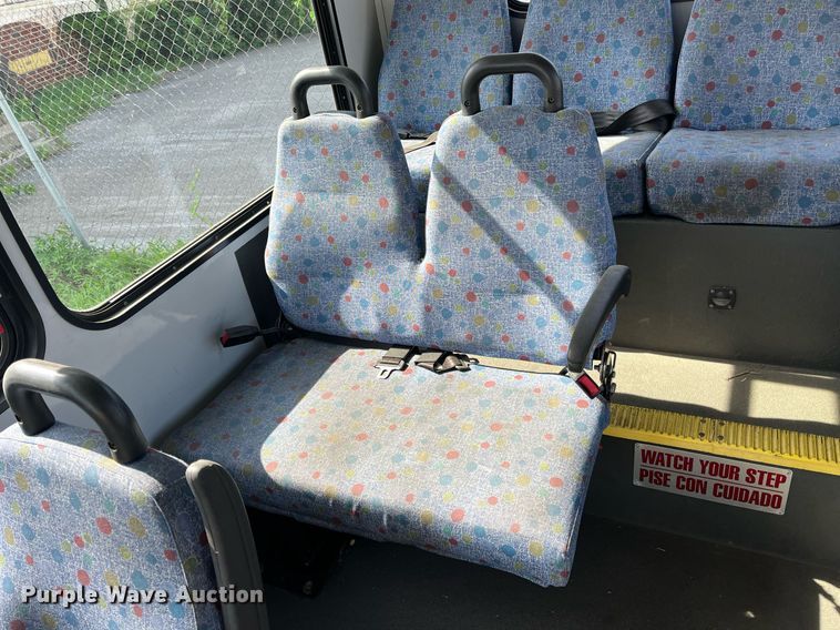 image for item LE9542 2014 Chevrolet Express  shuttle bus