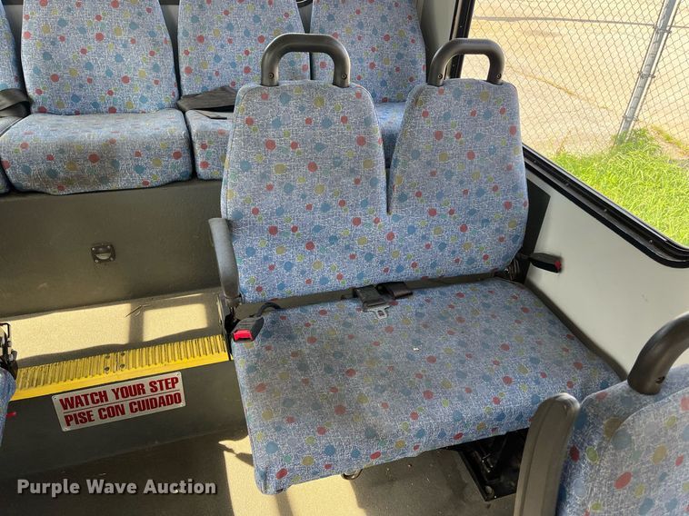 image for item LE9542 2014 Chevrolet Express  shuttle bus