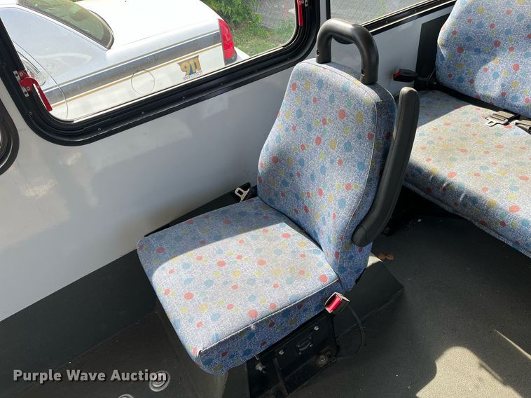 image for item LE9542 2014 Chevrolet Express  shuttle bus