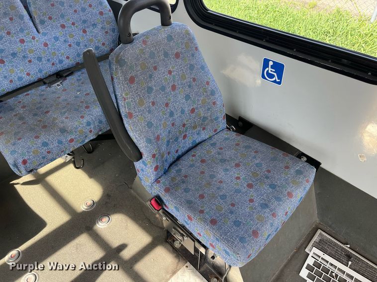 image for item LE9542 2014 Chevrolet Express  shuttle bus