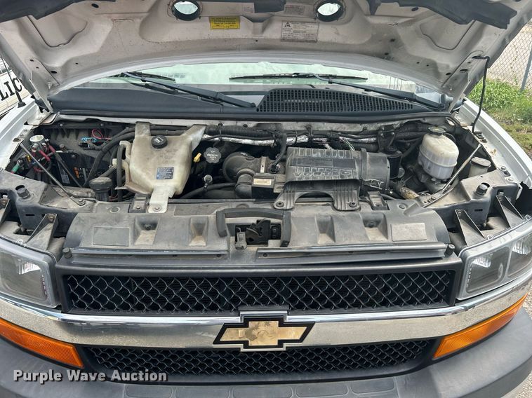 image for item LE9542 2014 Chevrolet Express  shuttle bus