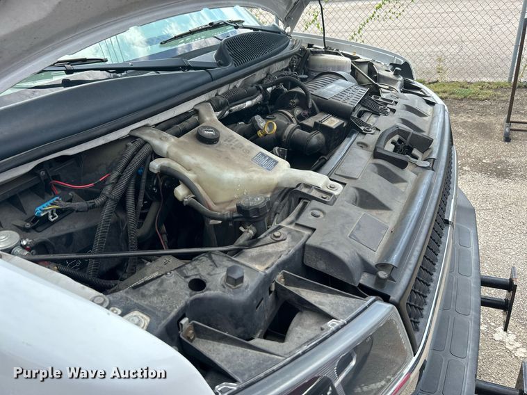 image for item LE9542 2014 Chevrolet Express  shuttle bus