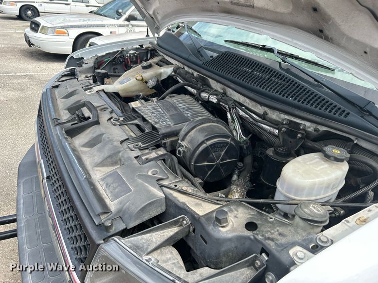 image for item LE9542 2014 Chevrolet Express  shuttle bus