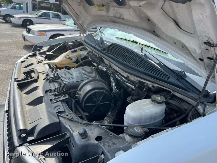 image for item LE9542 2014 Chevrolet Express  shuttle bus