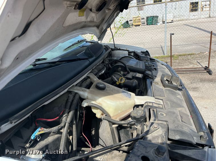 image for item LE9542 2014 Chevrolet Express  shuttle bus