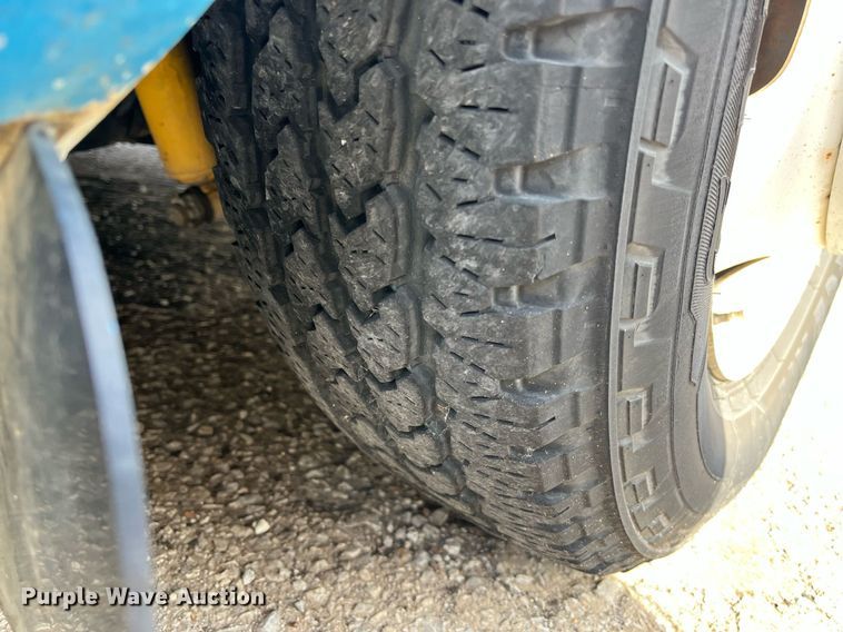 image for item LE9542 2014 Chevrolet Express  shuttle bus