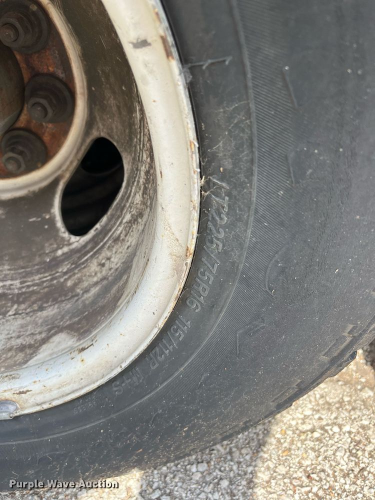 image for item LE9542 2014 Chevrolet Express  shuttle bus