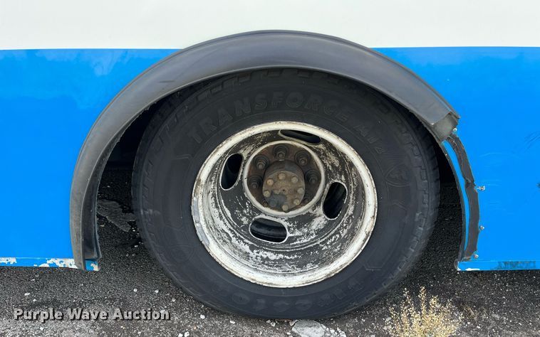 image for item LE9542 2014 Chevrolet Express  shuttle bus