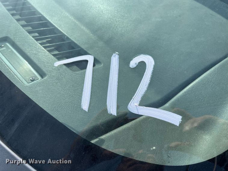 image for item LE9542 2014 Chevrolet Express  shuttle bus