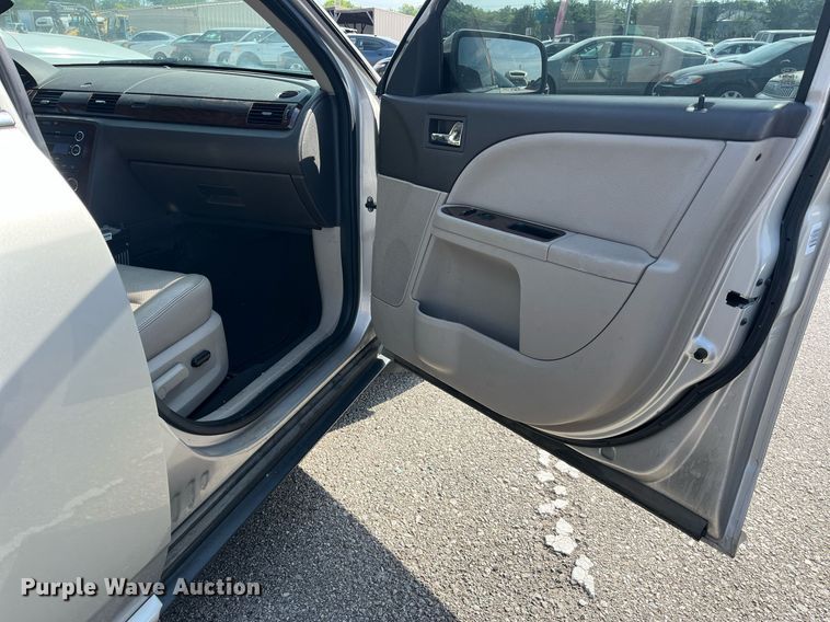 image for item LE9544 2008 Ford Taurus