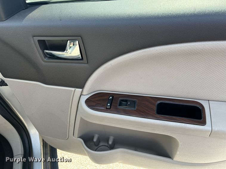 image for item LE9544 2008 Ford Taurus