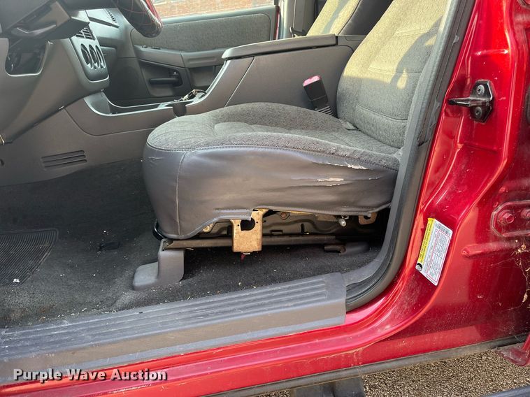 image for item LE9546 2005 Ford Explorer  SUV