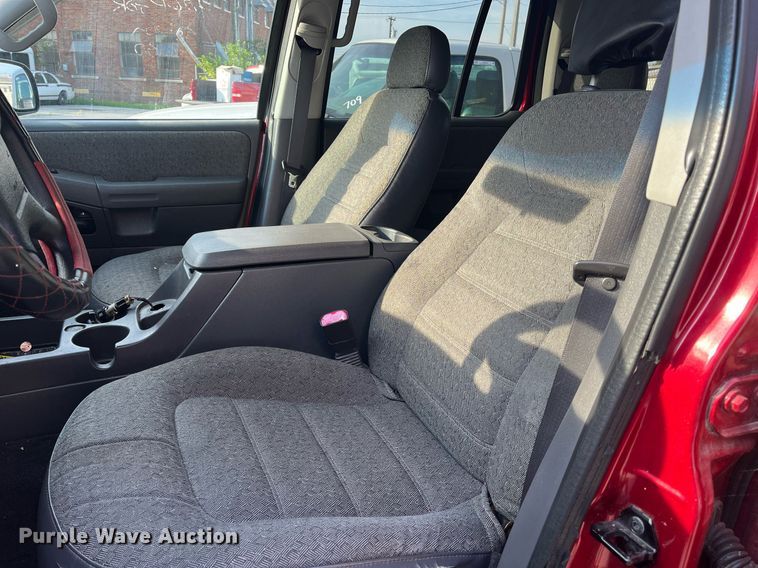 image for item LE9546 2005 Ford Explorer  SUV