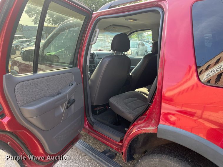 image for item LE9546 2005 Ford Explorer  SUV