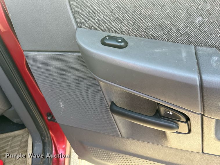 image for item LE9546 2005 Ford Explorer  SUV