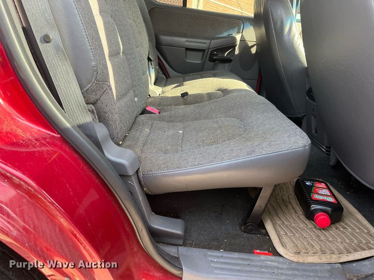 image for item LE9546 2005 Ford Explorer  SUV