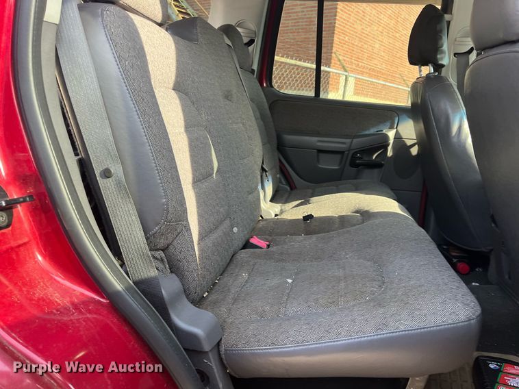 image for item LE9546 2005 Ford Explorer  SUV