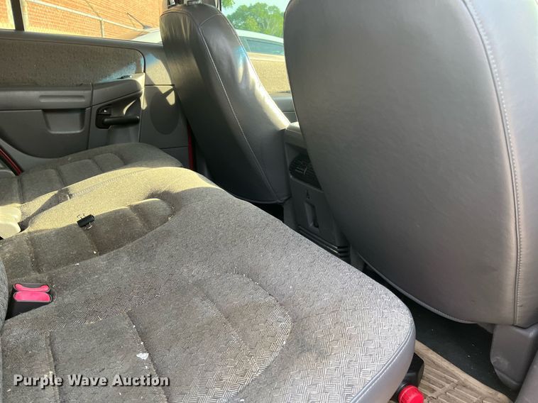 image for item LE9546 2005 Ford Explorer  SUV