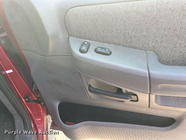 image for item LE9546 2005 Ford Explorer  SUV