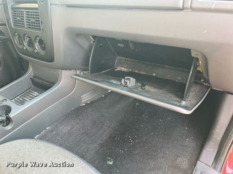 image for item LE9546 2005 Ford Explorer  SUV