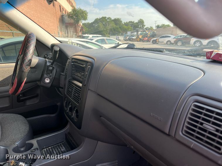 image for item LE9546 2005 Ford Explorer  SUV