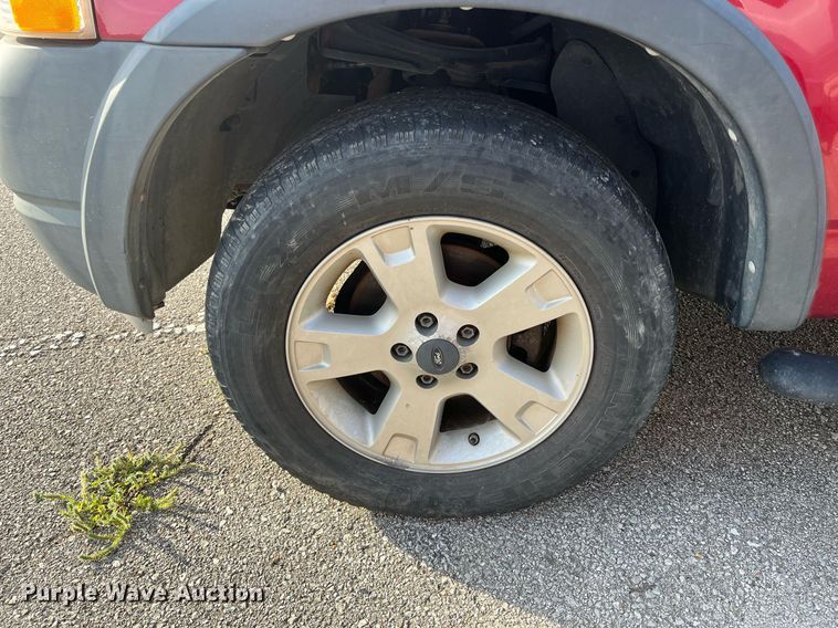 image for item LE9546 2005 Ford Explorer  SUV