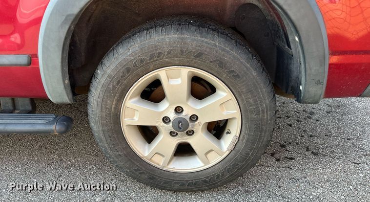 image for item LE9546 2005 Ford Explorer  SUV