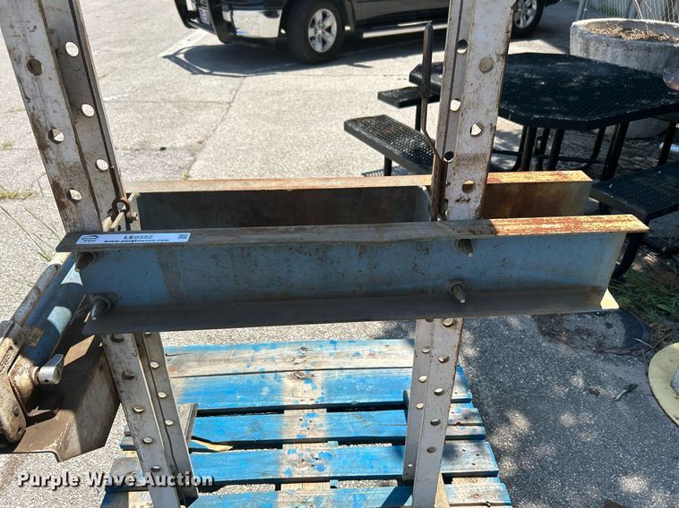 image for item LE9552 Hydraulic press
