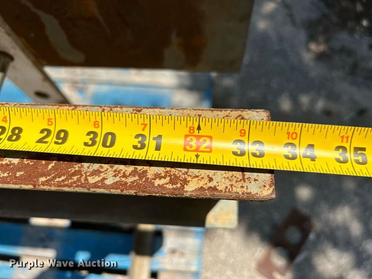 image for item LE9552 Hydraulic press