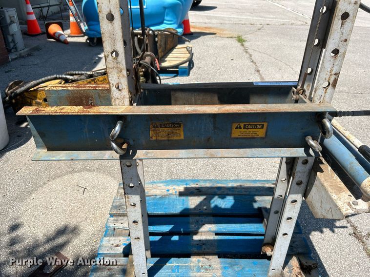 image for item LE9552 Hydraulic press