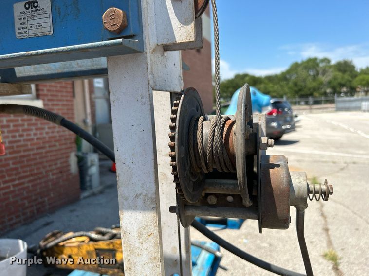 image for item LE9552 Hydraulic press