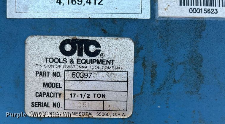 image for item LE9552 Hydraulic press