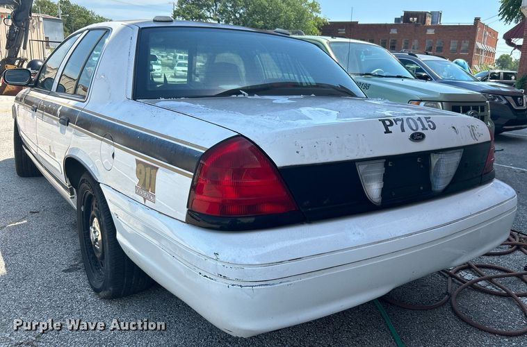image for item LE9555 2007 Ford Crown Victoria Police Interceptor
