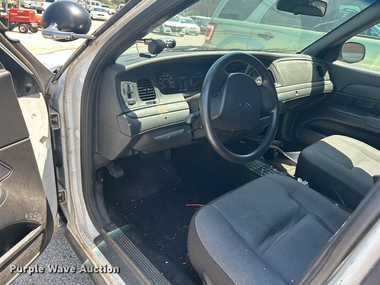 image for item LE9555 2007 Ford Crown Victoria Police Interceptor