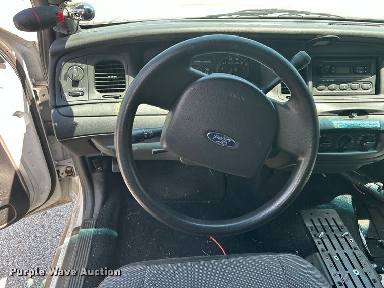 image for item LE9555 2007 Ford Crown Victoria Police Interceptor