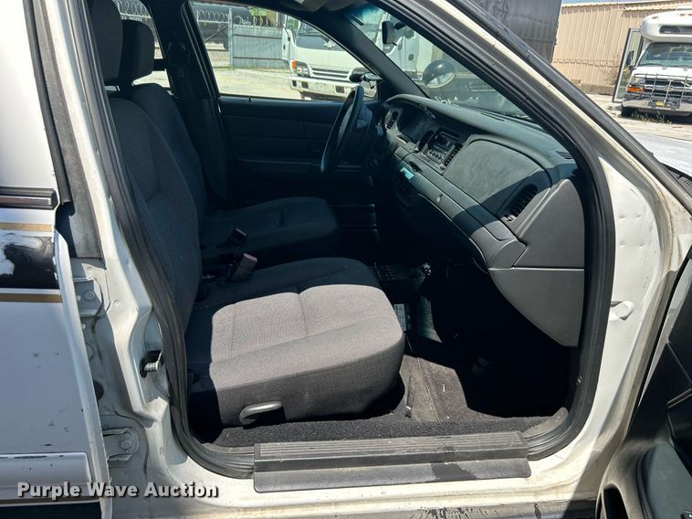 image for item LE9555 2007 Ford Crown Victoria Police Interceptor