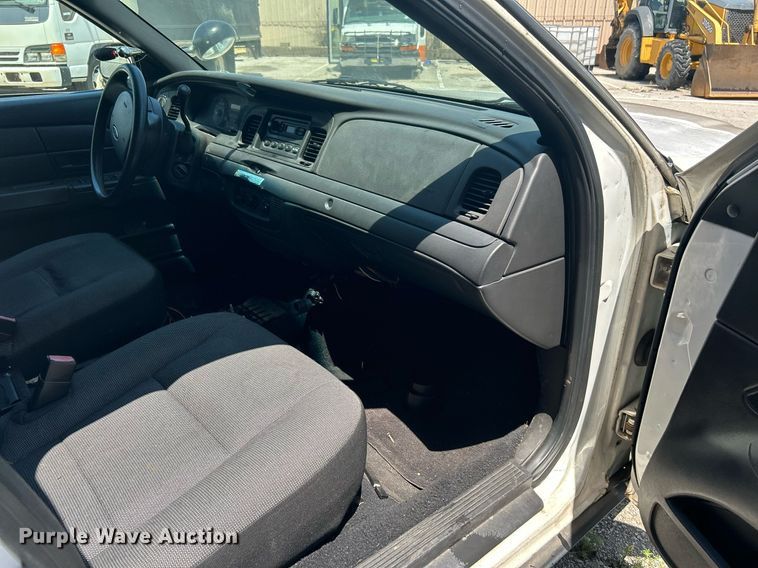 image for item LE9555 2007 Ford Crown Victoria Police Interceptor