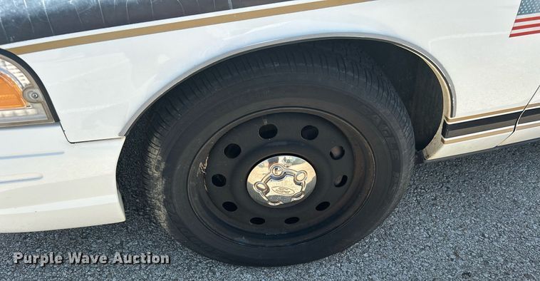 image for item LE9555 2007 Ford Crown Victoria Police Interceptor