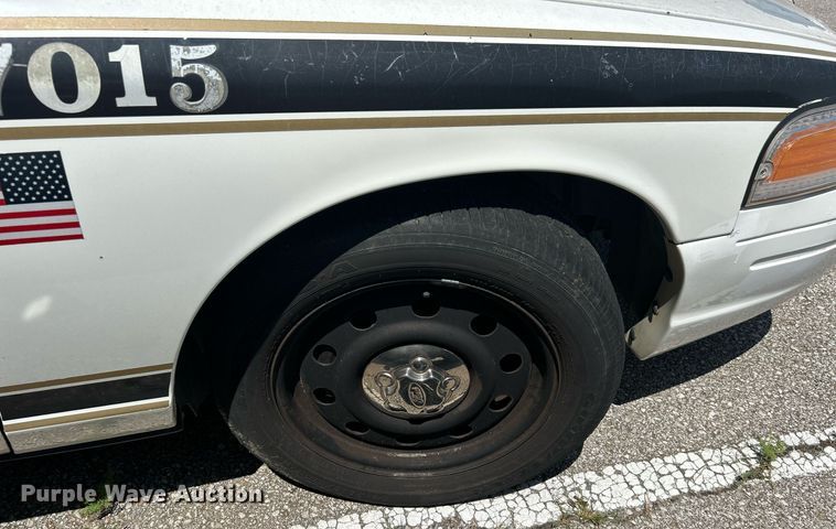 image for item LE9555 2007 Ford Crown Victoria Police Interceptor
