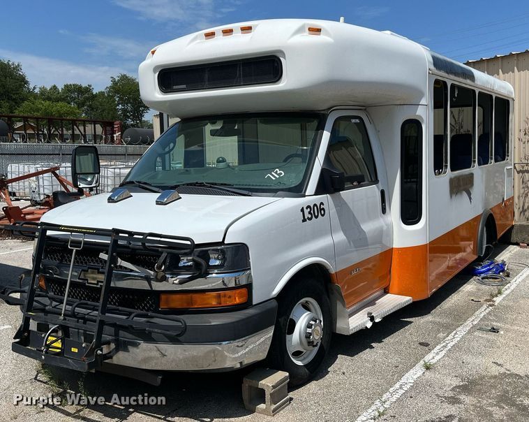 image for item LE9557 2013 Chevrolet Express  shuttle bus