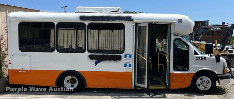 image for item LE9557 2013 Chevrolet Express  shuttle bus