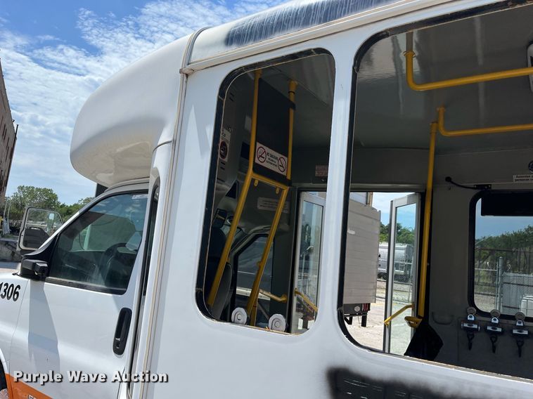 image for item LE9557 2013 Chevrolet Express  shuttle bus