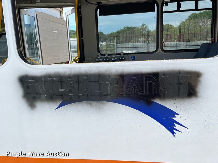 image for item LE9557 2013 Chevrolet Express  shuttle bus